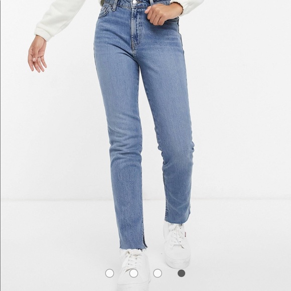 ASOS DESIGN mid rise vintage 'skinny' jeans in midwash with split hem - Picture 2 of 2